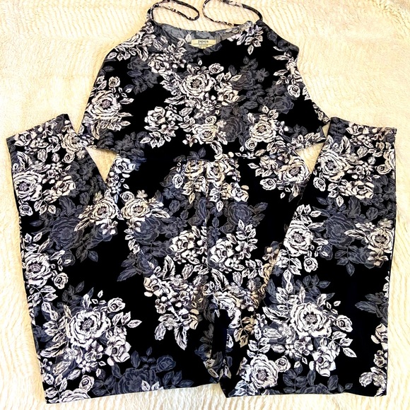 PAPAYA WEEKEND Black Floral Spaghetti Strap Jumpsuit - Size 8 - Picture 1 of 12